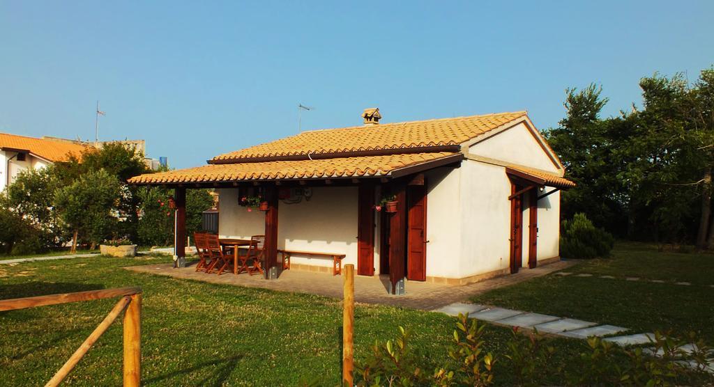 Agriturismo La Casa Della Lavanda - Il Rustico มารีนา ดิ มอนเตมาร์เชียโน ภายนอก รูปภาพ
