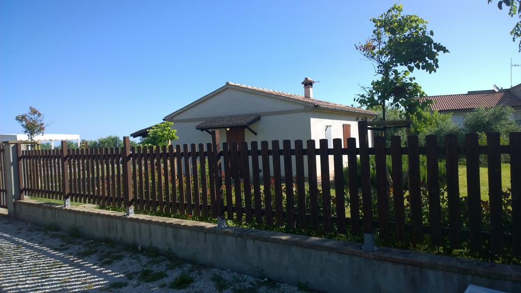 Agriturismo La Casa Della Lavanda - Il Rustico มารีนา ดิ มอนเตมาร์เชียโน ภายนอก รูปภาพ